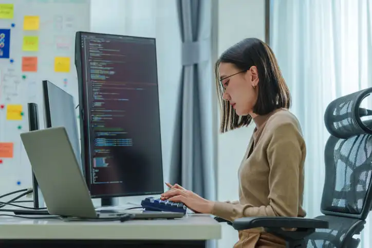 Dedicated remote AI prompt engineer working on LLM workflows — Zedtreeo managed staffing